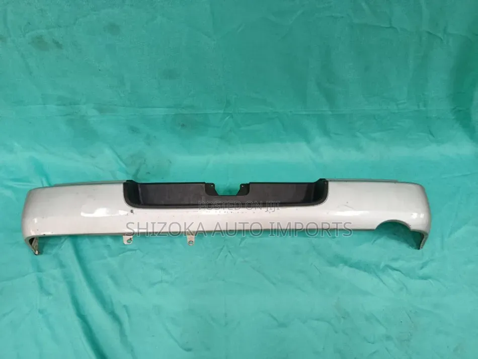 R Bumper Assy Toyota Hiace Van  2008