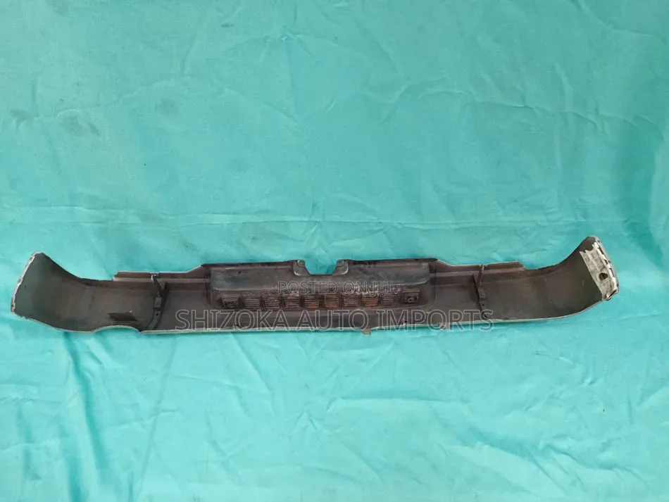 R Bumper Assy Toyota Hiace Van  2008