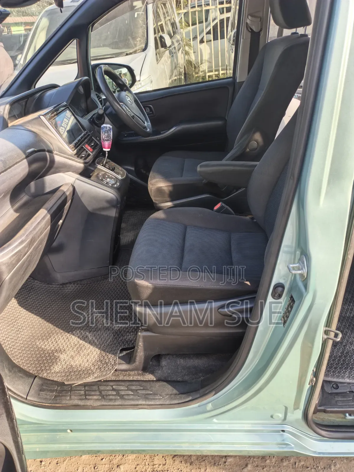 Toyota Voxy 2017 Green
