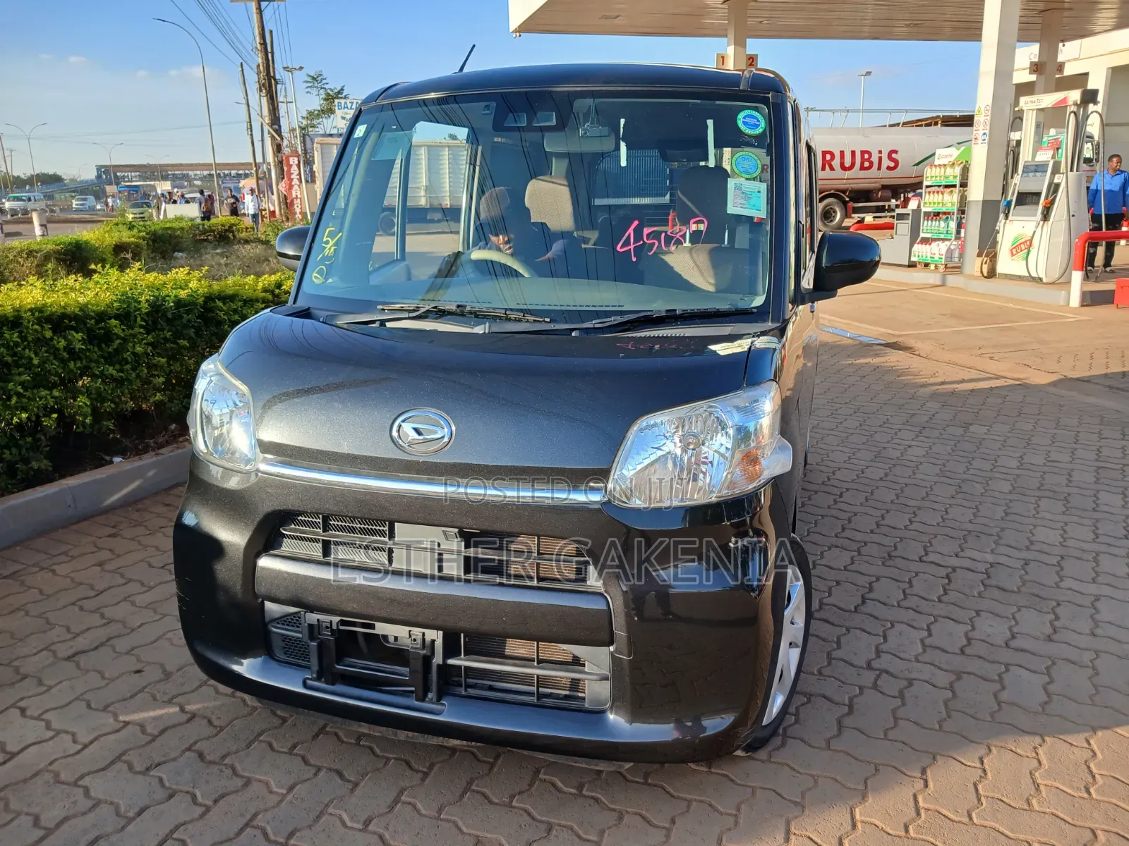 Daihatsu Tanto 2019 White