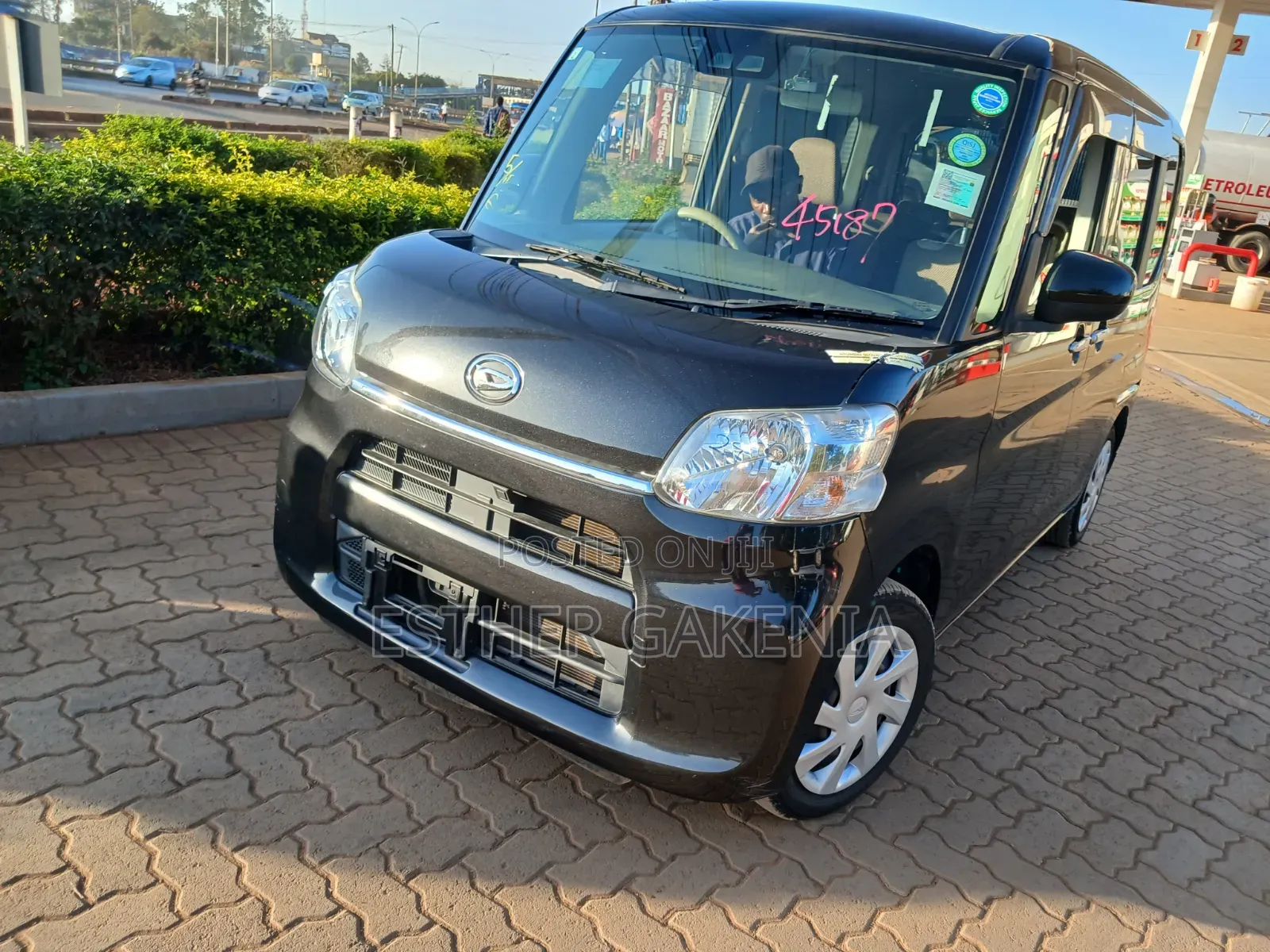 Daihatsu Tanto 2019 White