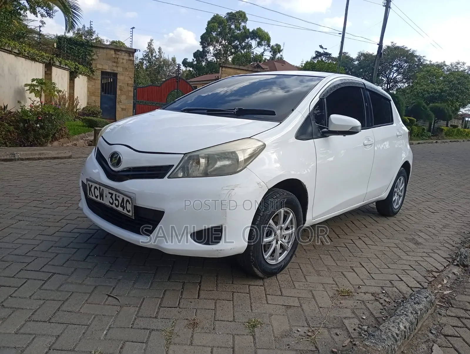 Toyota Vitz 1.0 FWD 5dr 2013 White