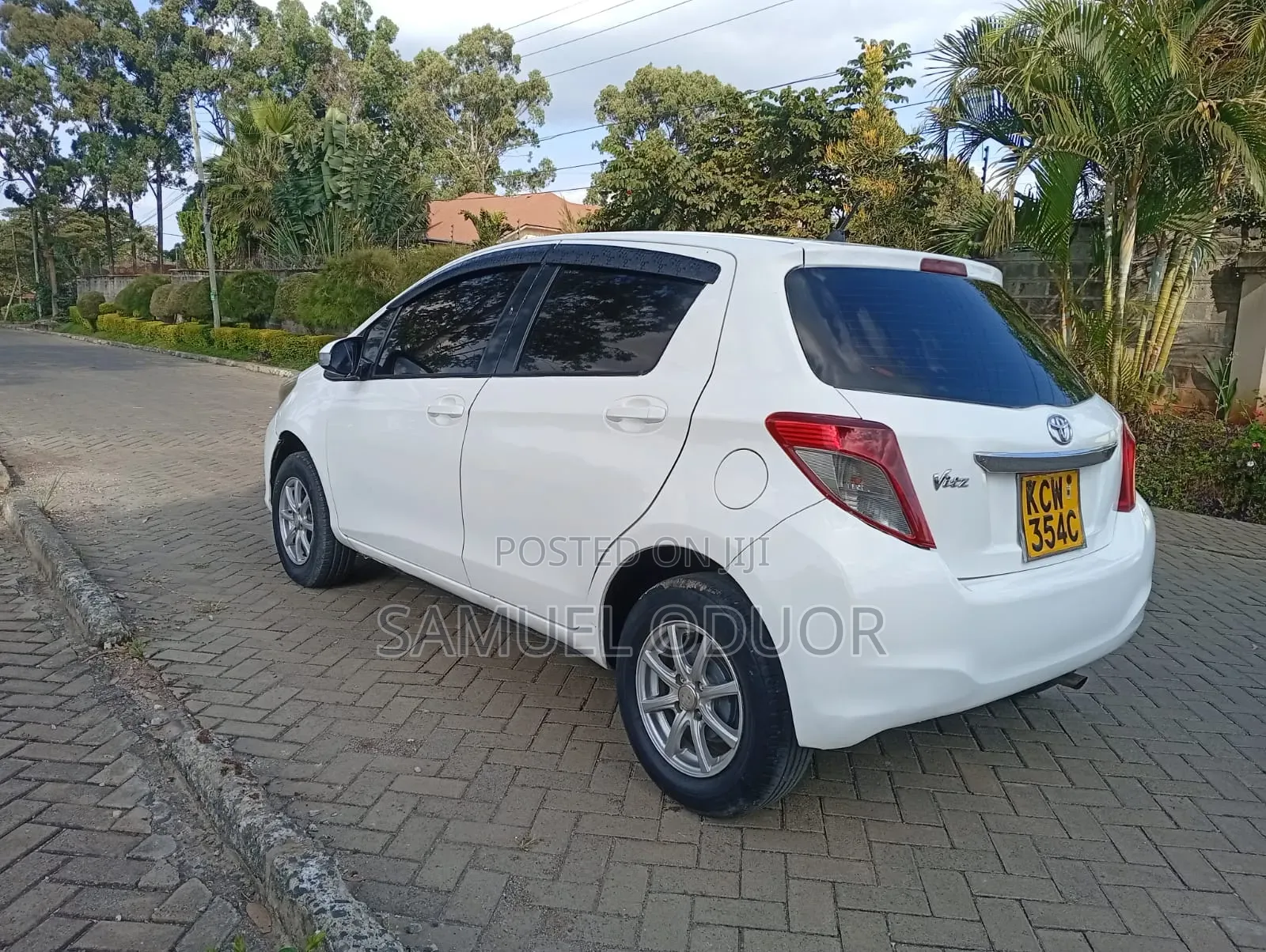 Toyota Vitz 1.0 FWD 5dr 2013 White