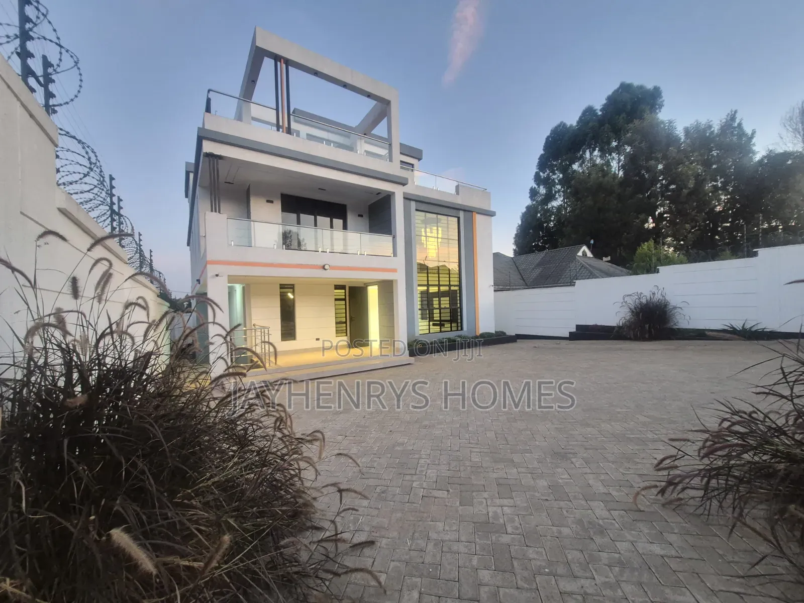 5bdrm House in Kasphat, Turitu for sale