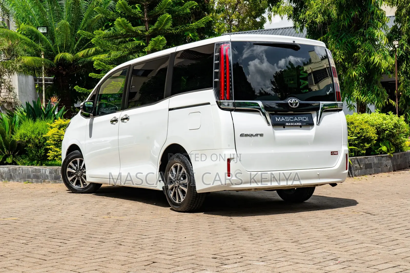 Toyota Esquire 2.0 AWD (7 seater) 2019 White