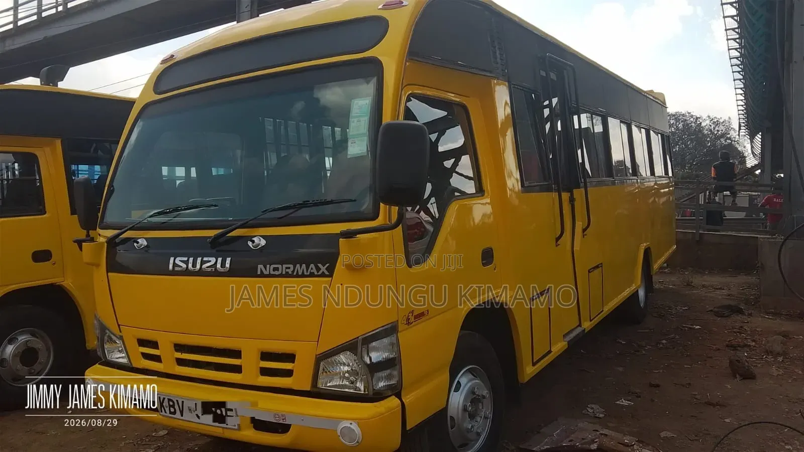 Isuzu NQR 2012 Yellow