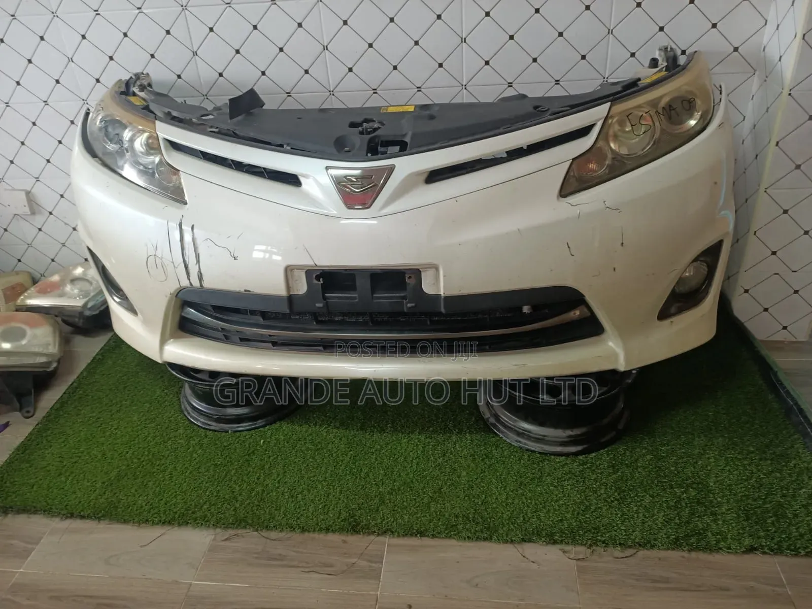 Toyota Estima Nosecut