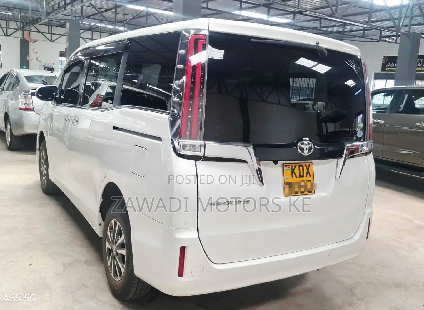 Toyota Esquire 2018 White
