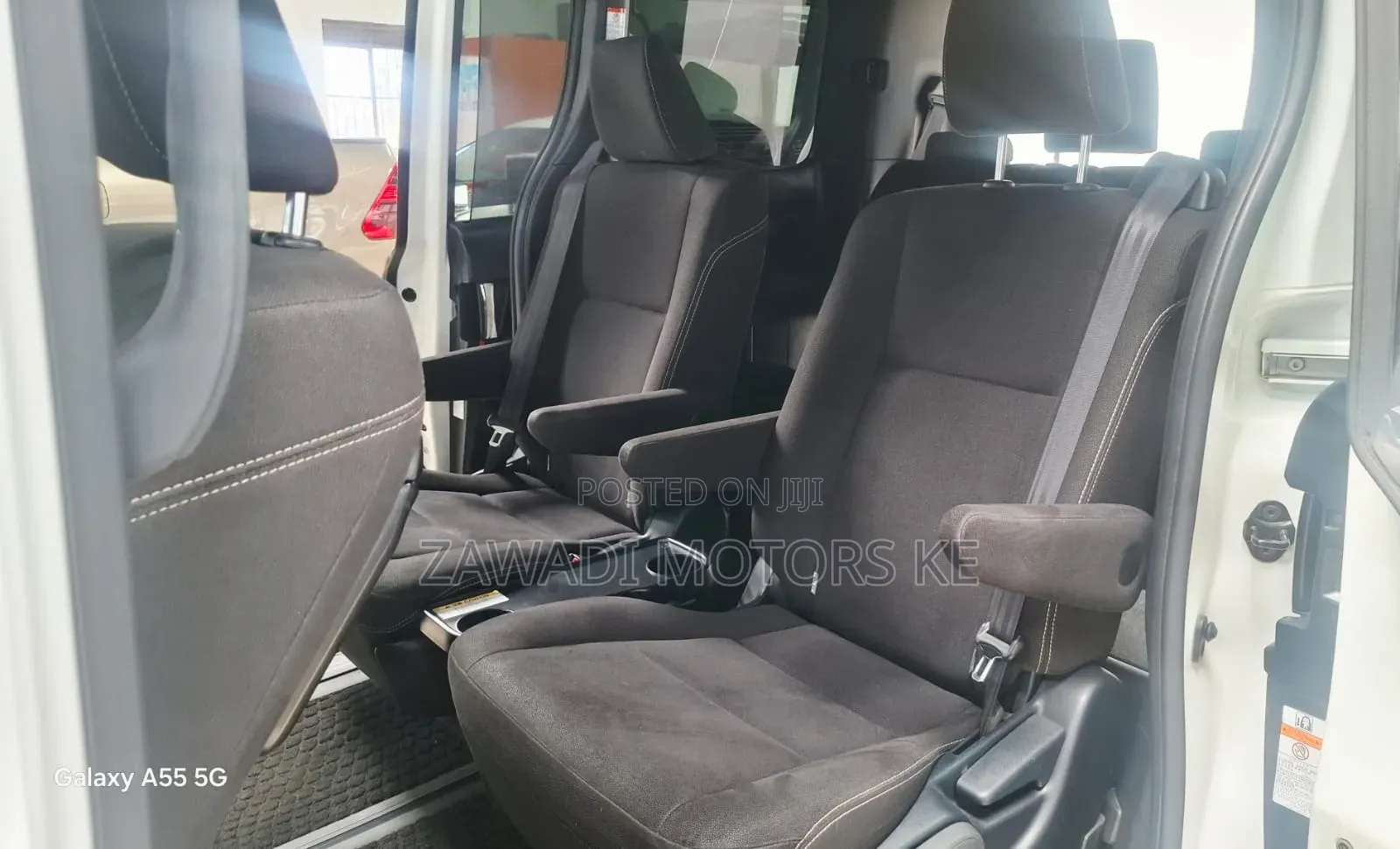 Toyota Esquire 2018 White