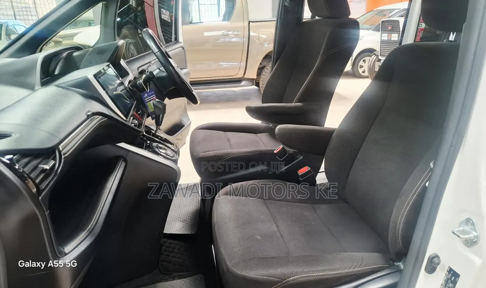 Toyota Esquire 2019 White