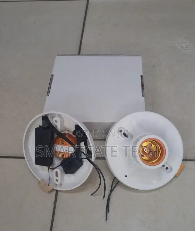Hidden WiFi Camera Bulb Holder – Indoor Security Camera