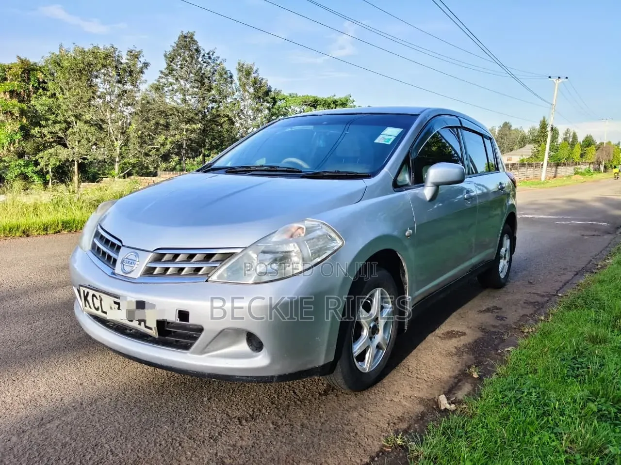 Nissan Tiida 2010 Silver