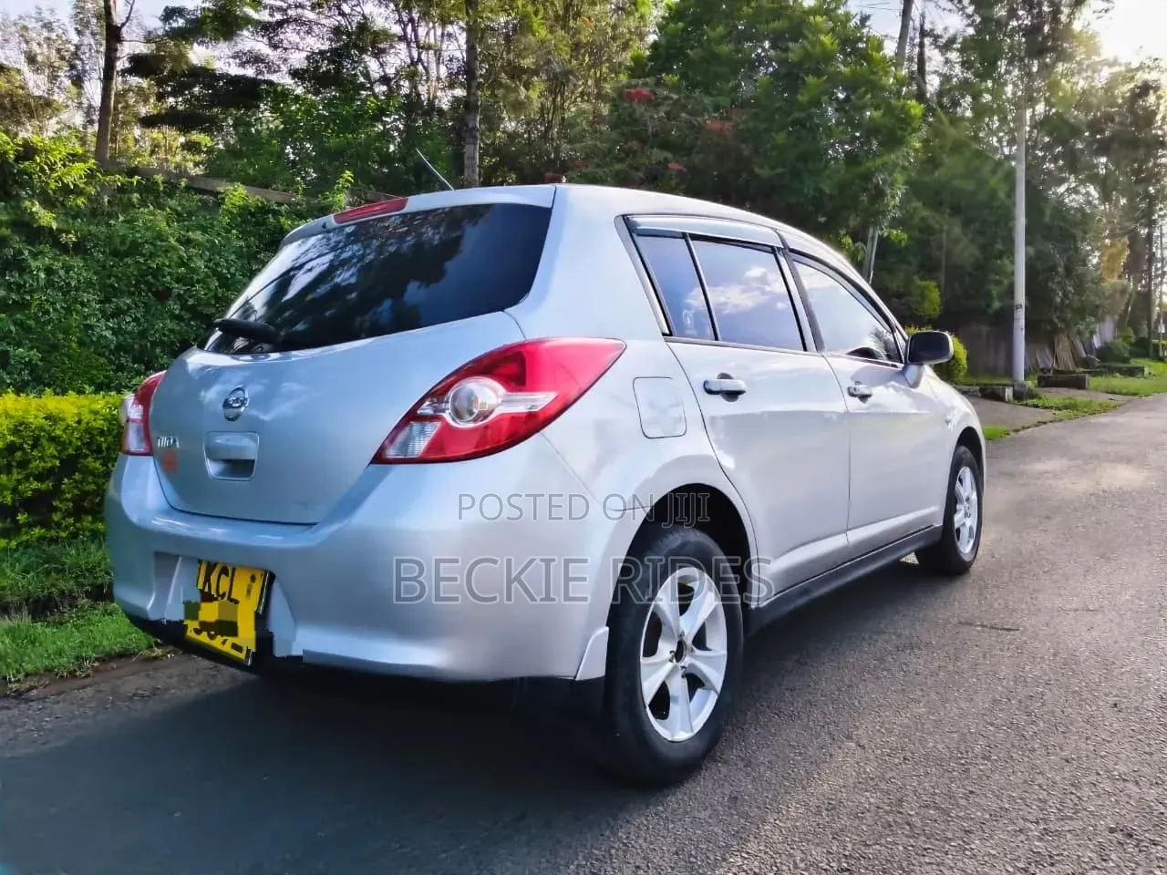 Nissan Tiida 2010 Silver