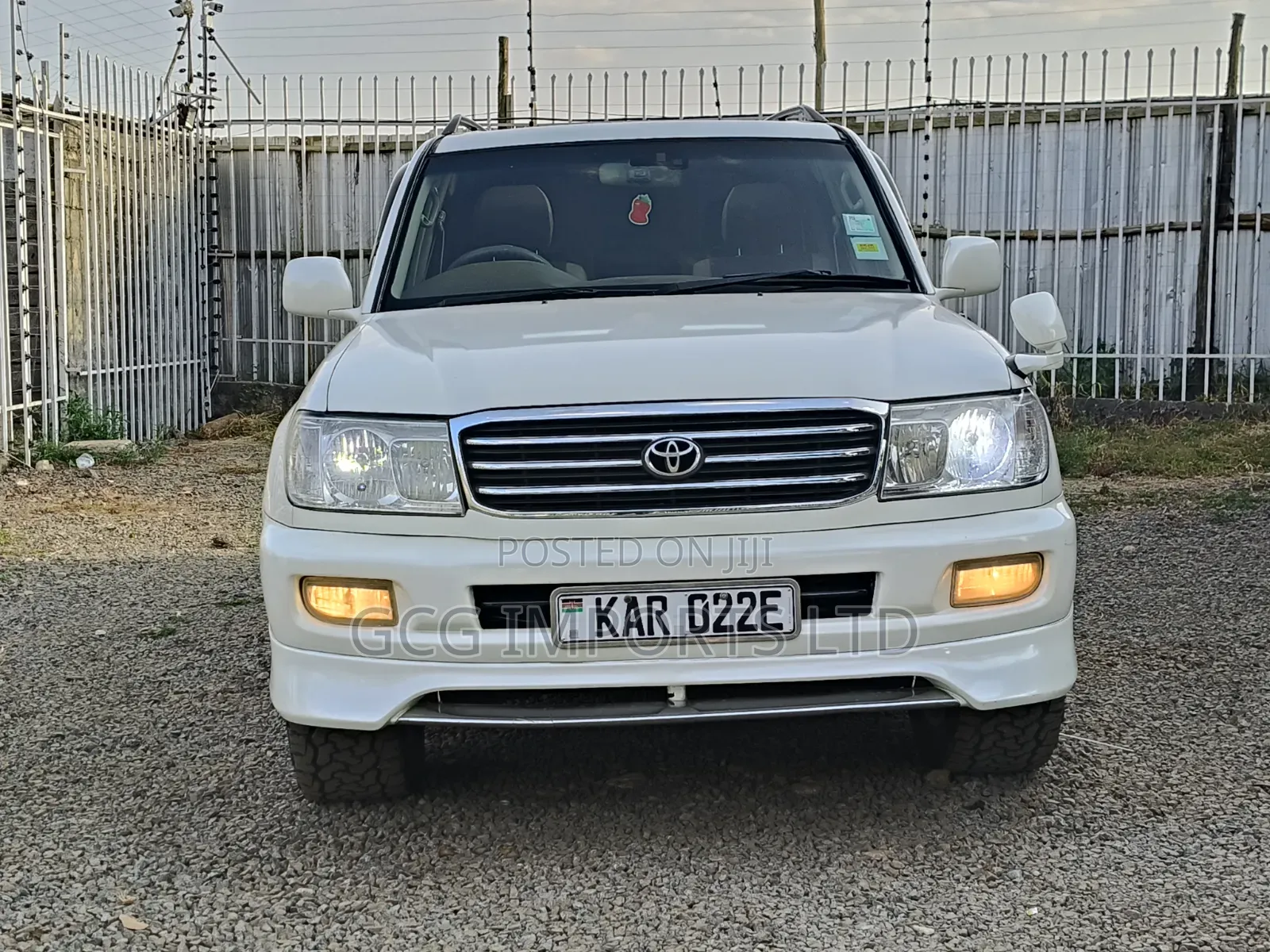 Toyota Land Cruiser 1991 White