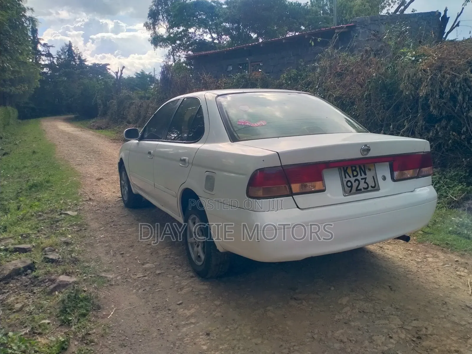 Nissan Sunny 2005 White