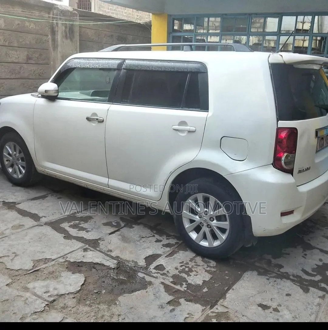 Toyota Corolla Rumion 2009 White
