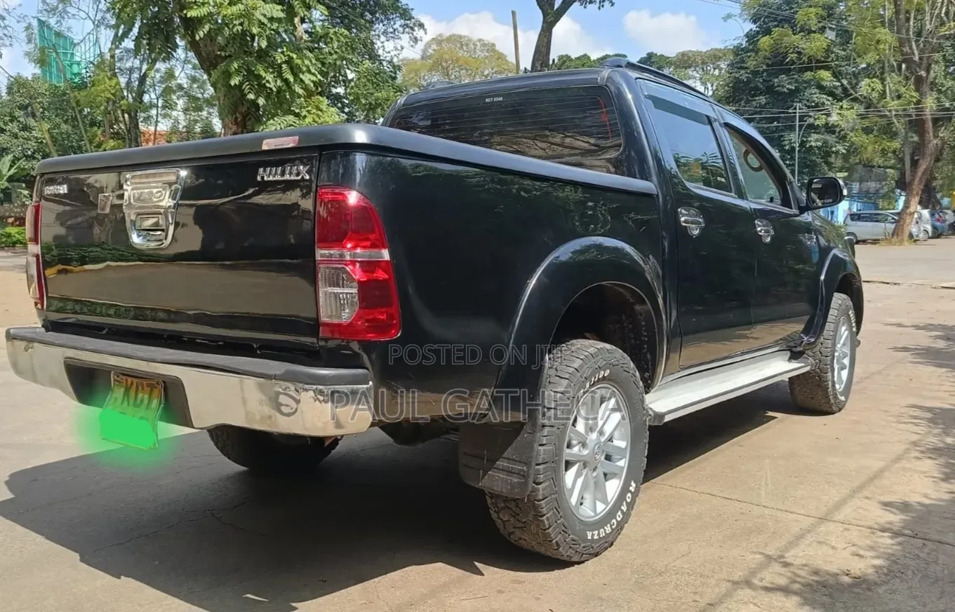 Toyota Hilux 2011 Black