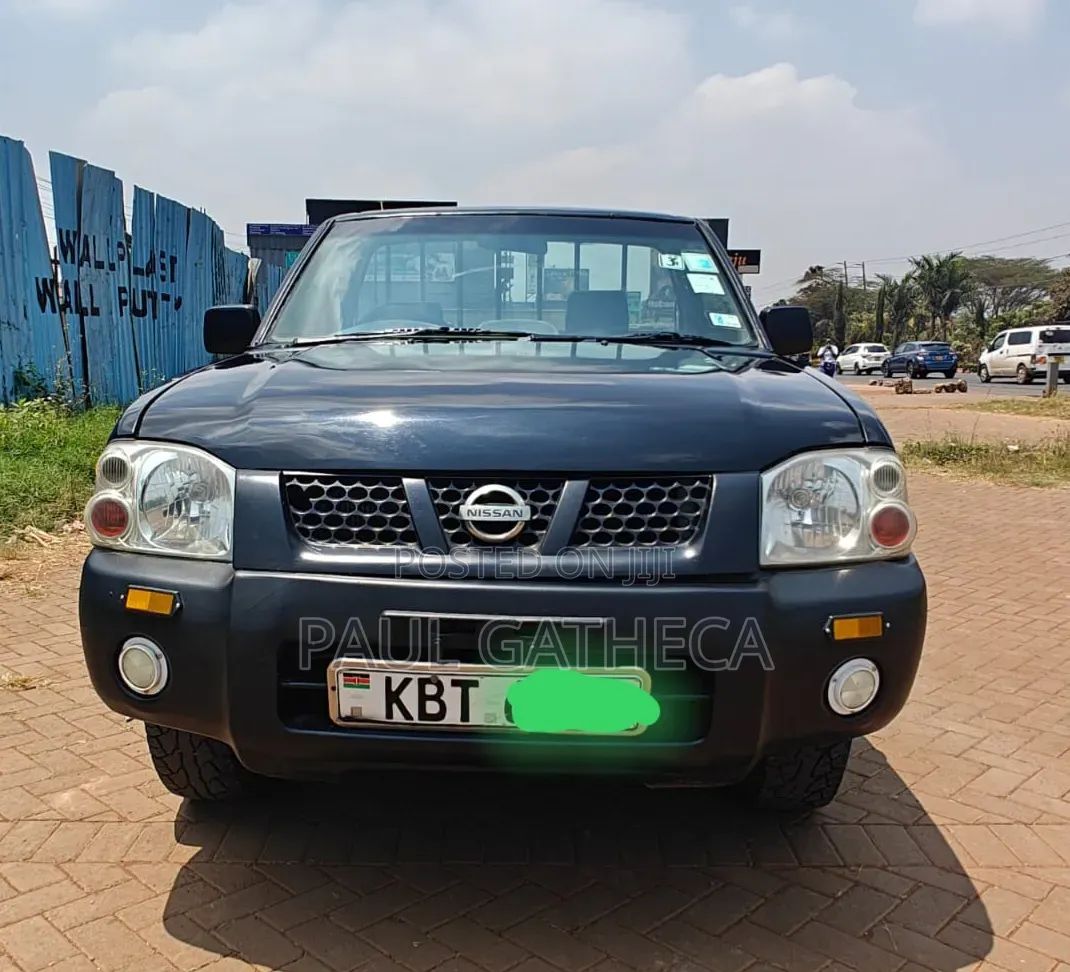 Nissan Hardbody 2012 Green