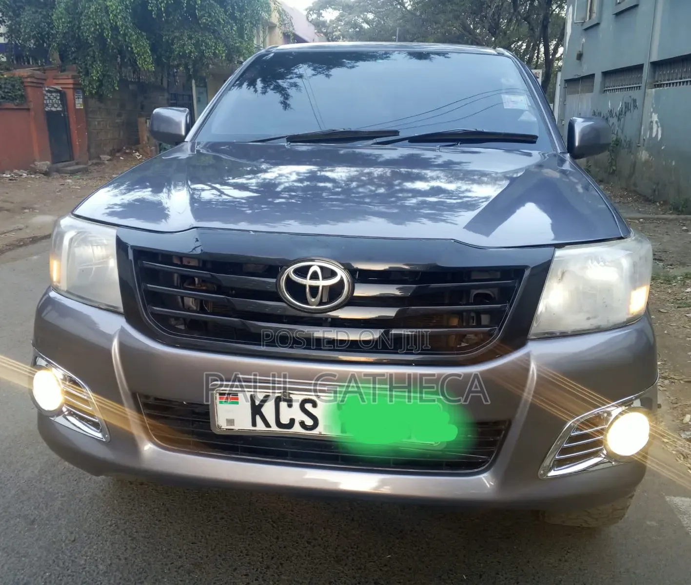 Toyota Hilux 2013 Gray