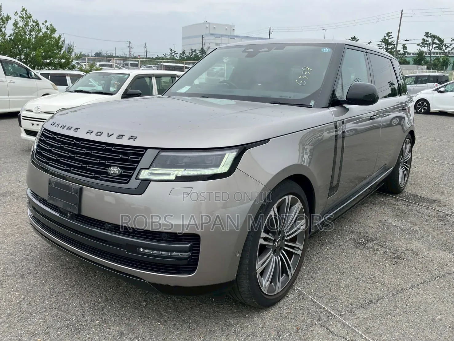Land Rover Range Rover Vogue 2023 Gold