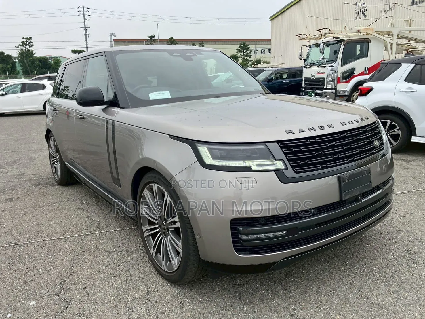 Land Rover Range Rover Vogue 2023 Gold