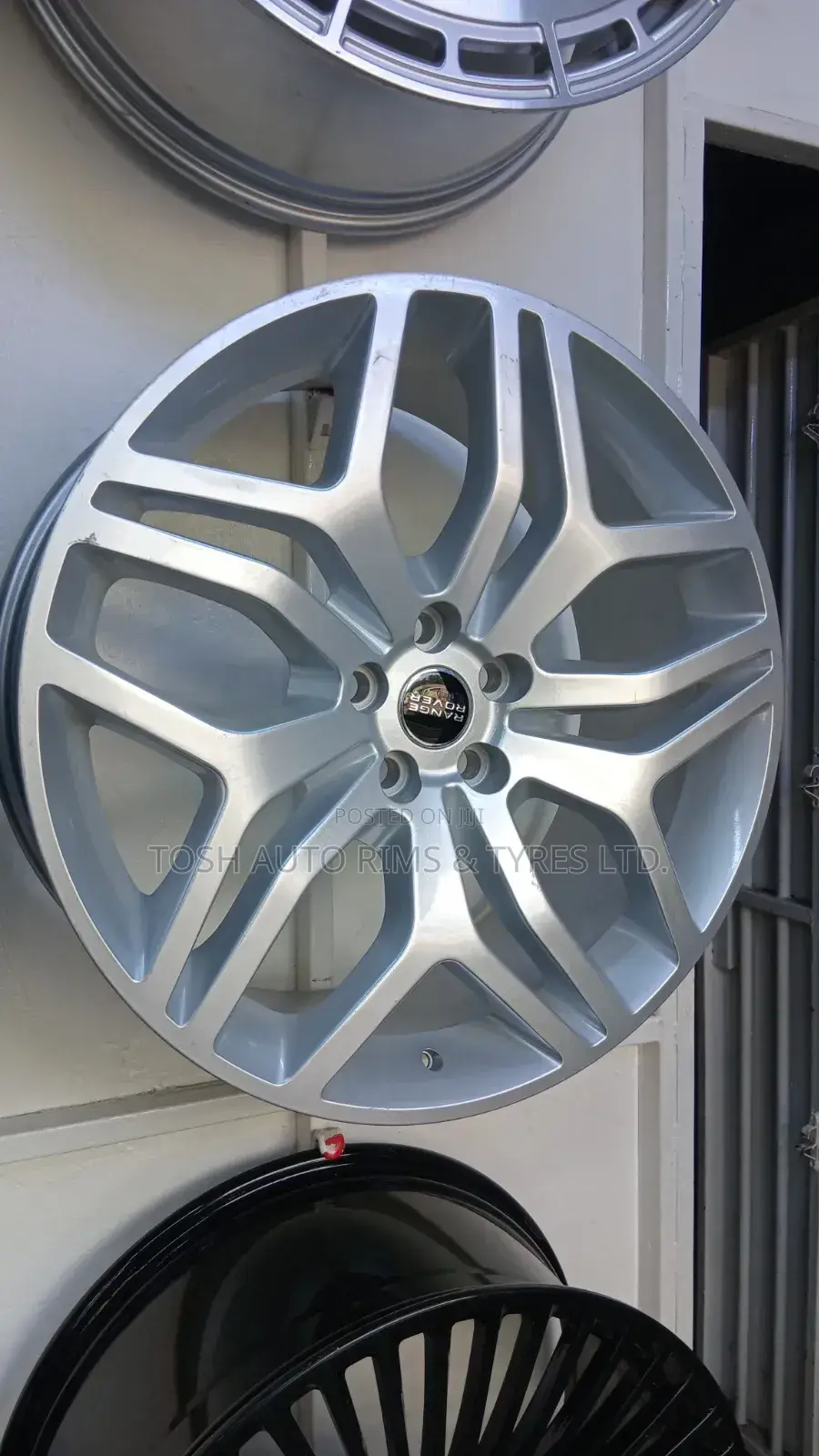 Rim Size 22" RANGE ROVER