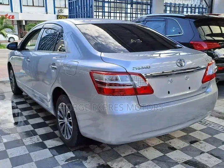Toyota Premio 2013 Silver