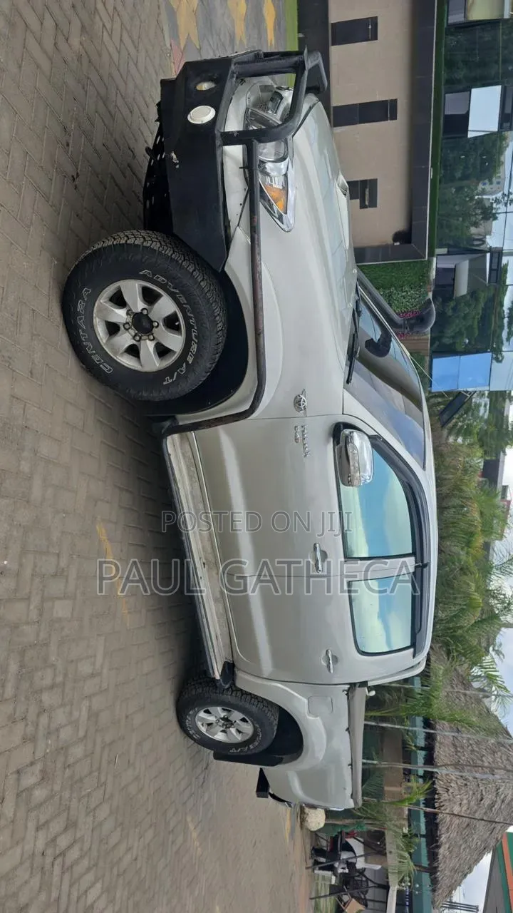 Toyota Hilux 2.5 Cab 2005 White