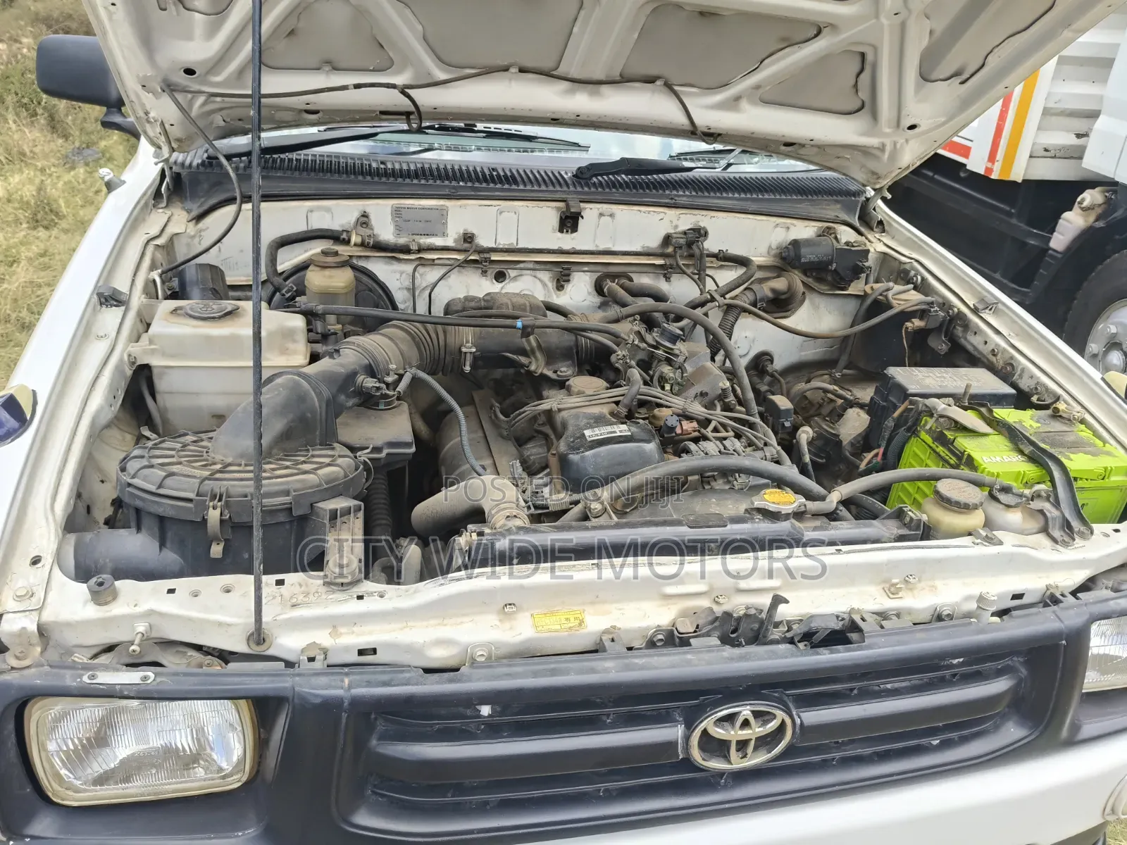 Toyota Hilux 2001 White