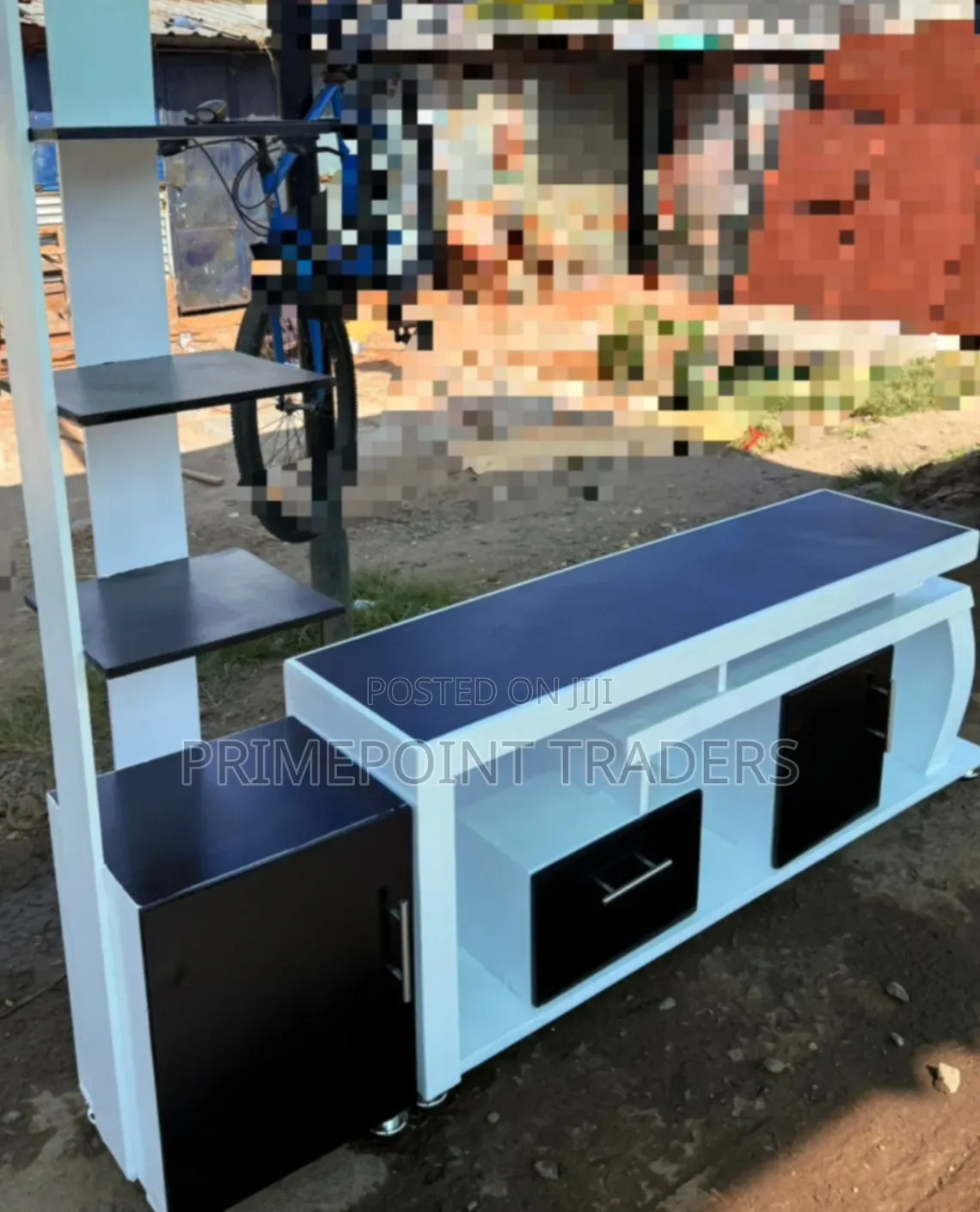 Modern TV Stand With Built-in Flower Stand – Stylish & Functional