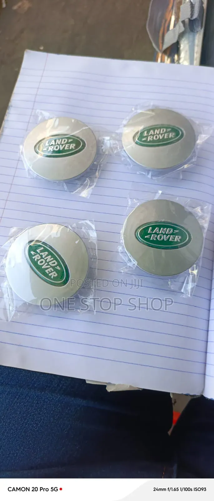 4pc Silver Metallic Finish With an Oval Land Rover Emblem  Centre Caps