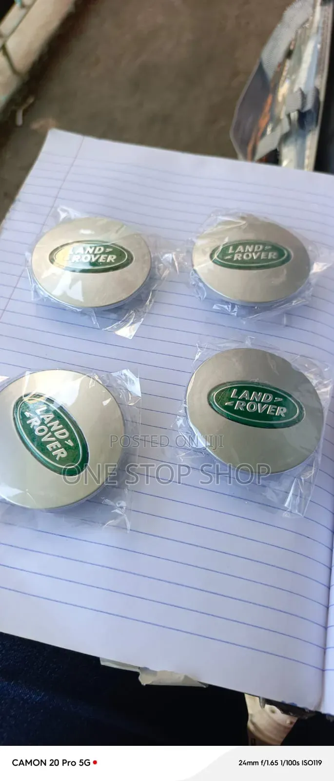 4pc Silver Metallic Finish With an Oval Land Rover Emblem  Centre Caps