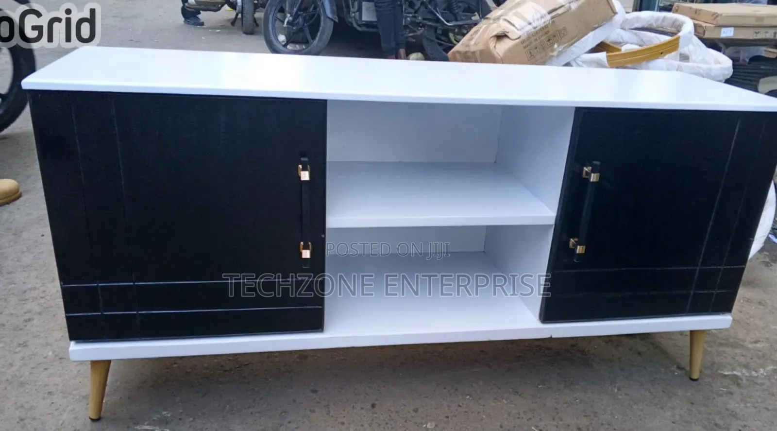 White and Black 4.5 FTS Executive American Flats TV Stand ,,