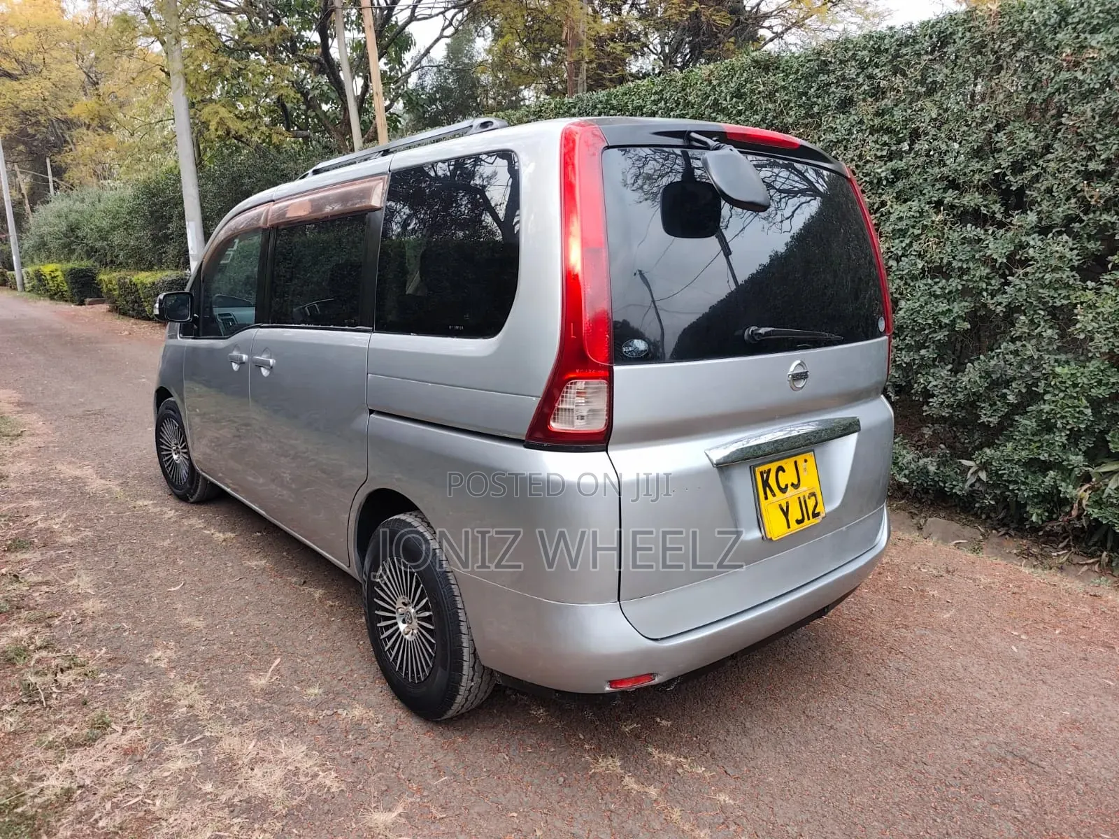 Nissan Serena 2009 Silver