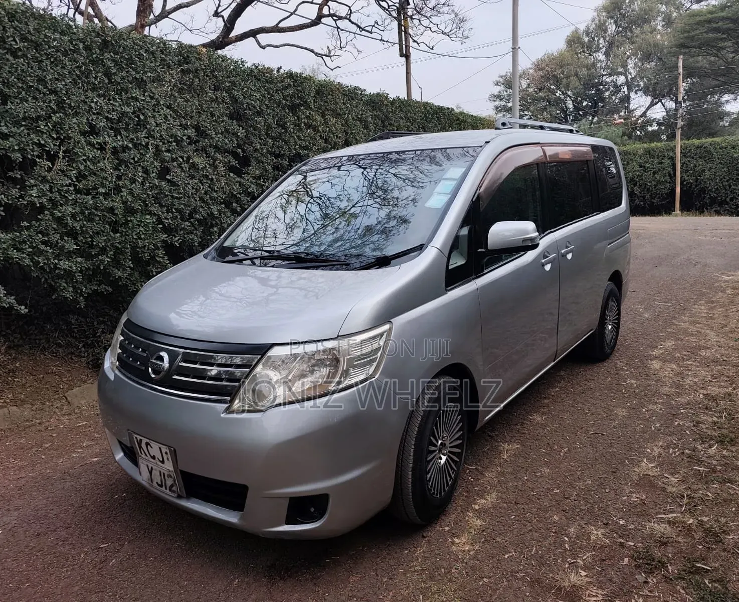 Nissan Serena 2009 Silver