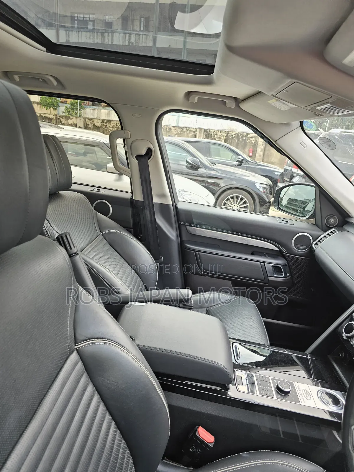 Land Rover Discovery 2018 Orange