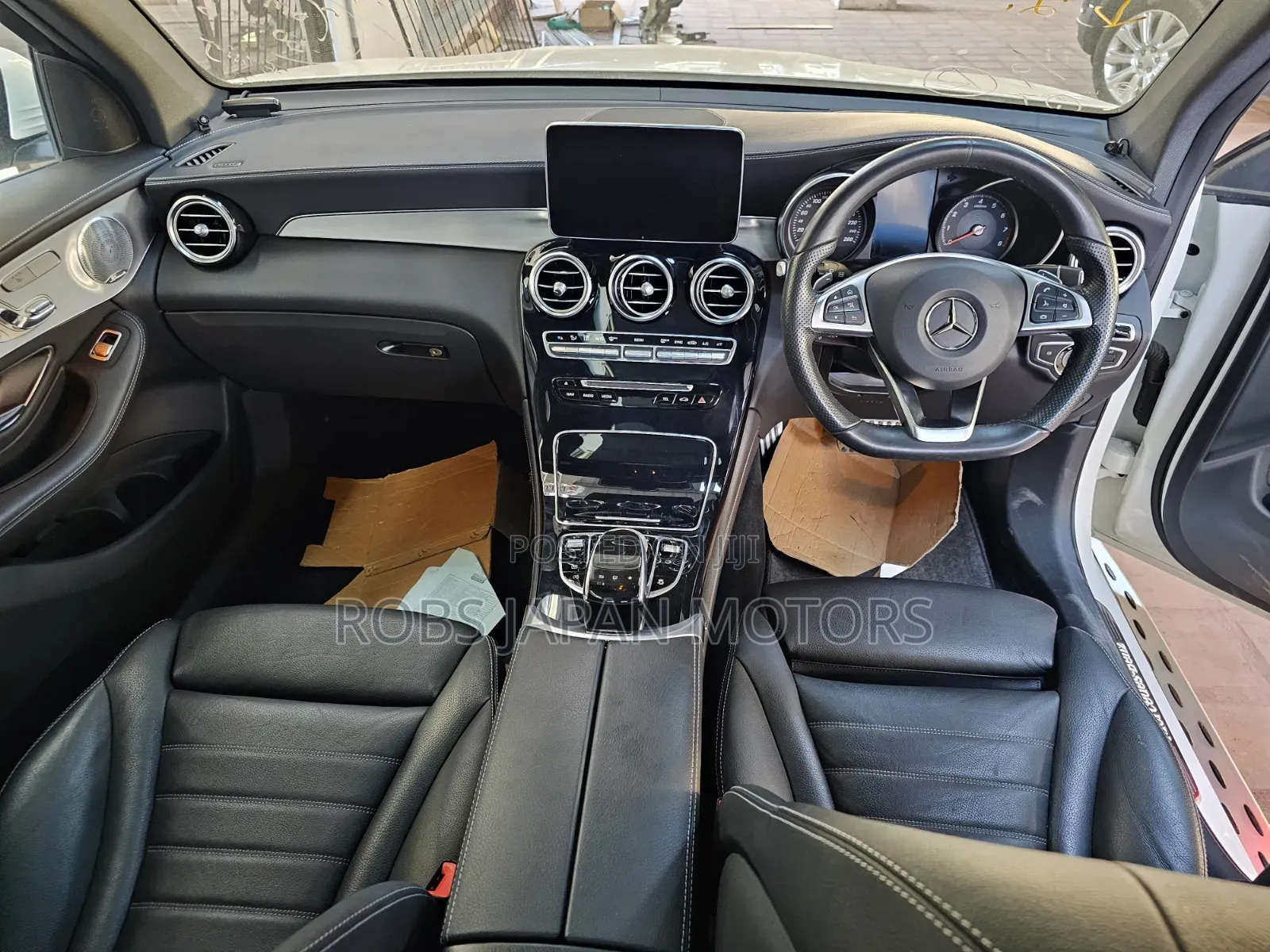Mercedes-Benz GLC-Class 2018 Off white