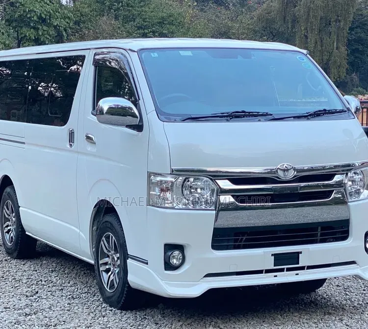 Toyota HiAce 2019 White