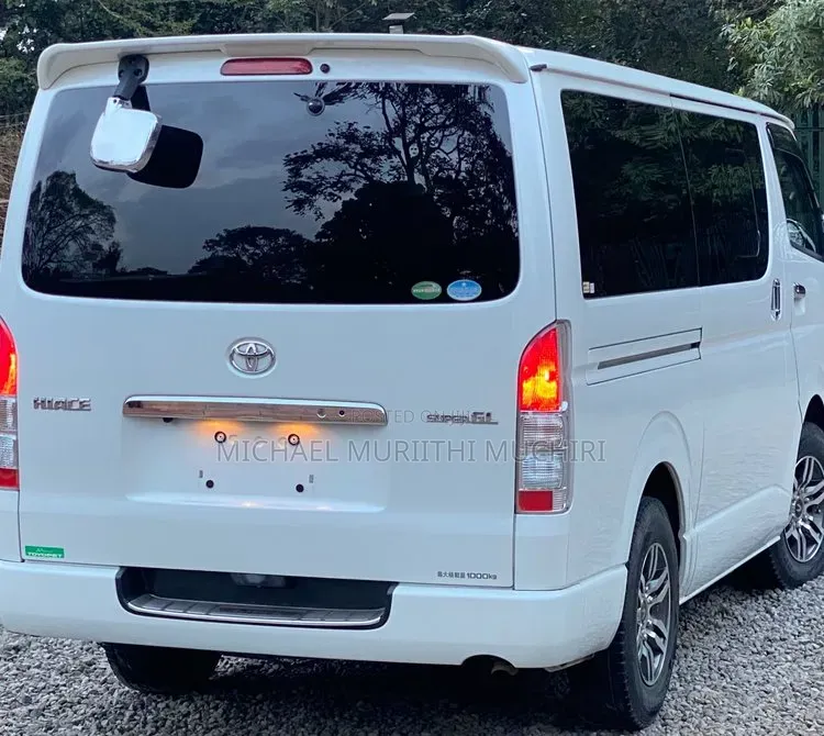 Toyota HiAce 2019 White