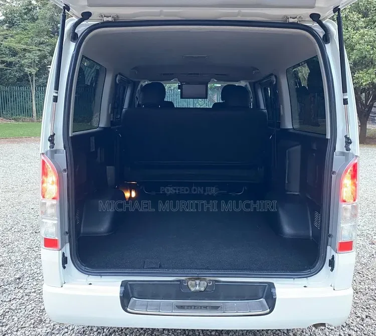 Toyota HiAce 2019 White