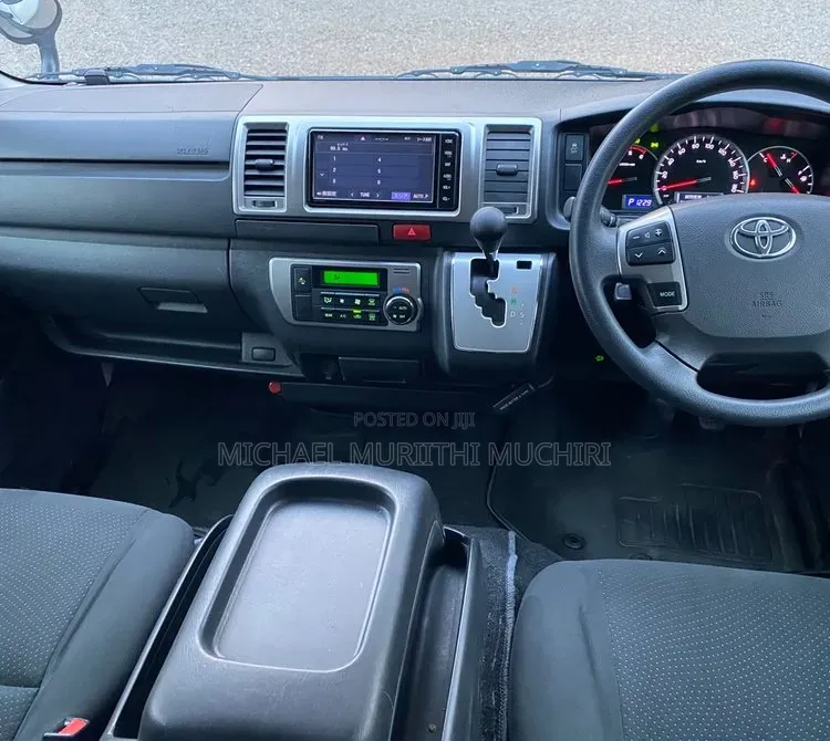 Toyota HiAce 2019 White