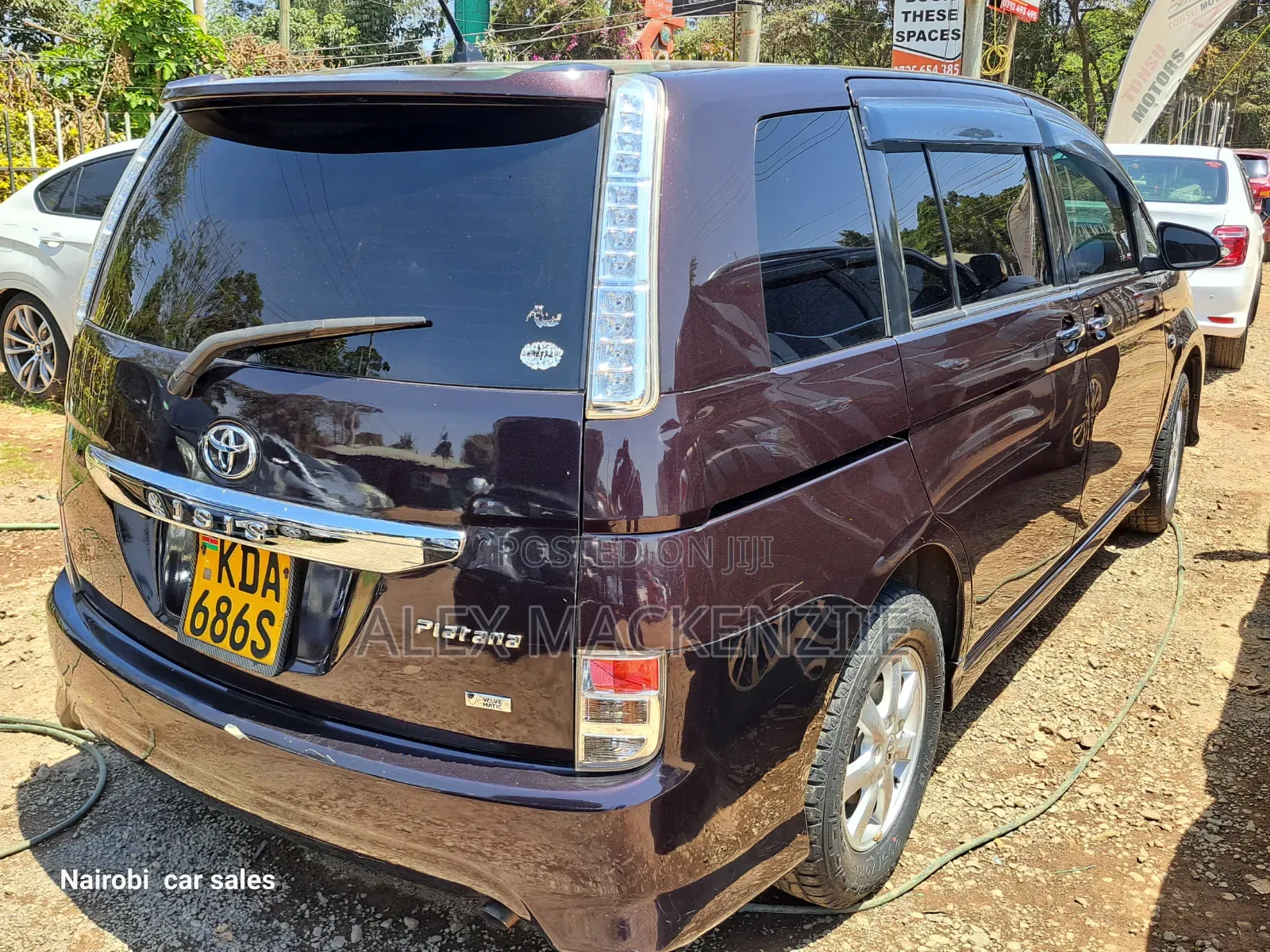 Toyota ISIS 2014 Burgundy