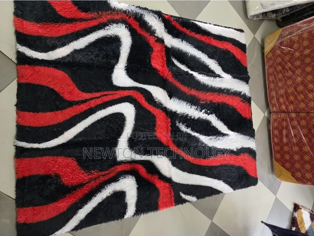 🔥fluffy Carpet  Available
✅✅5x8 Size