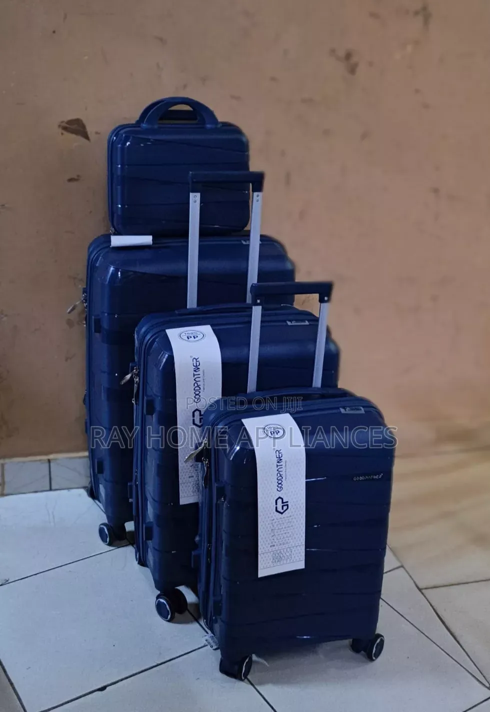 Navy Blue Size 4    4 in 1 Luxurious Suitcase Set