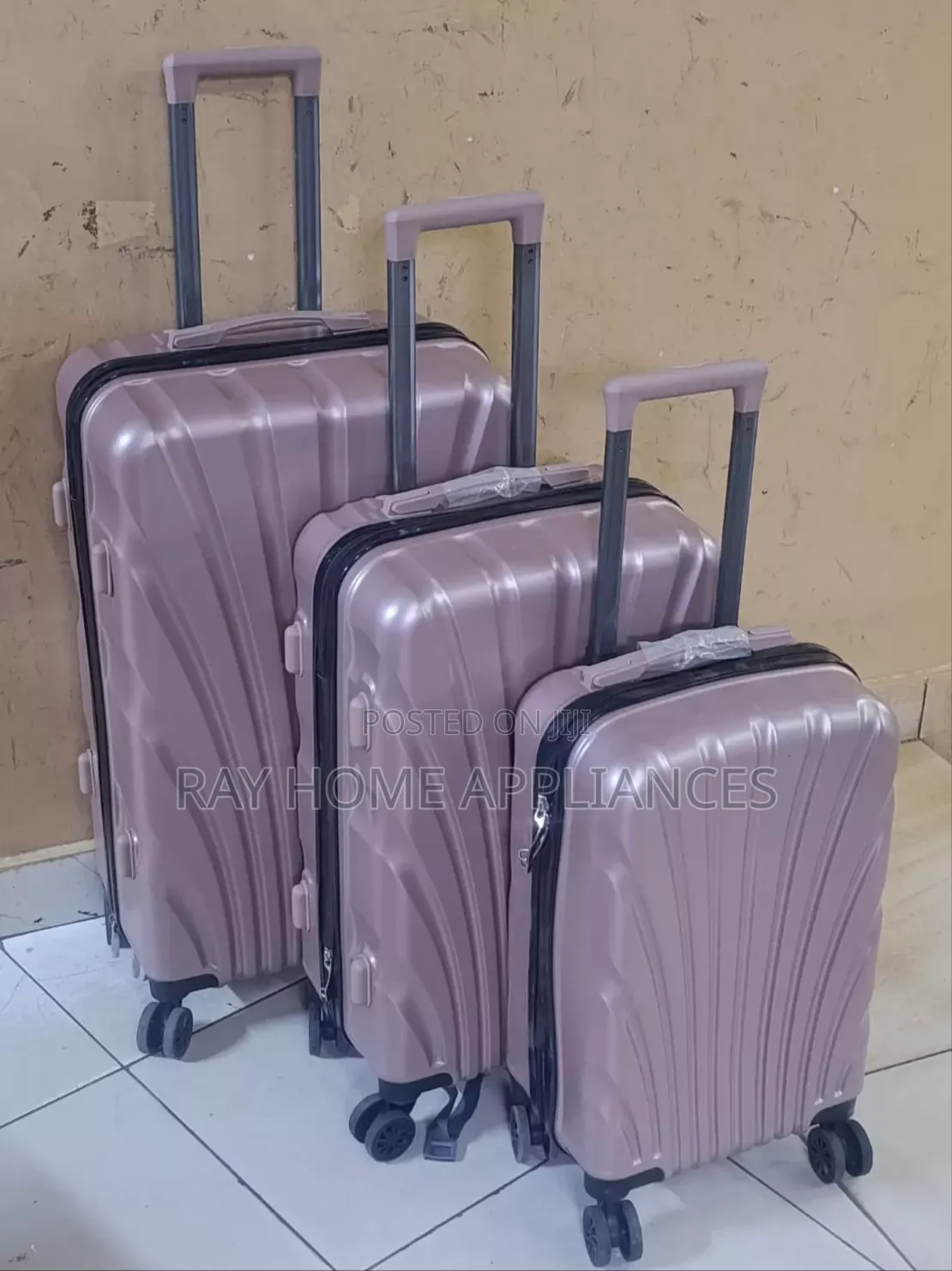 Luxurious Unbreakable Suitcase Set 3 in 1