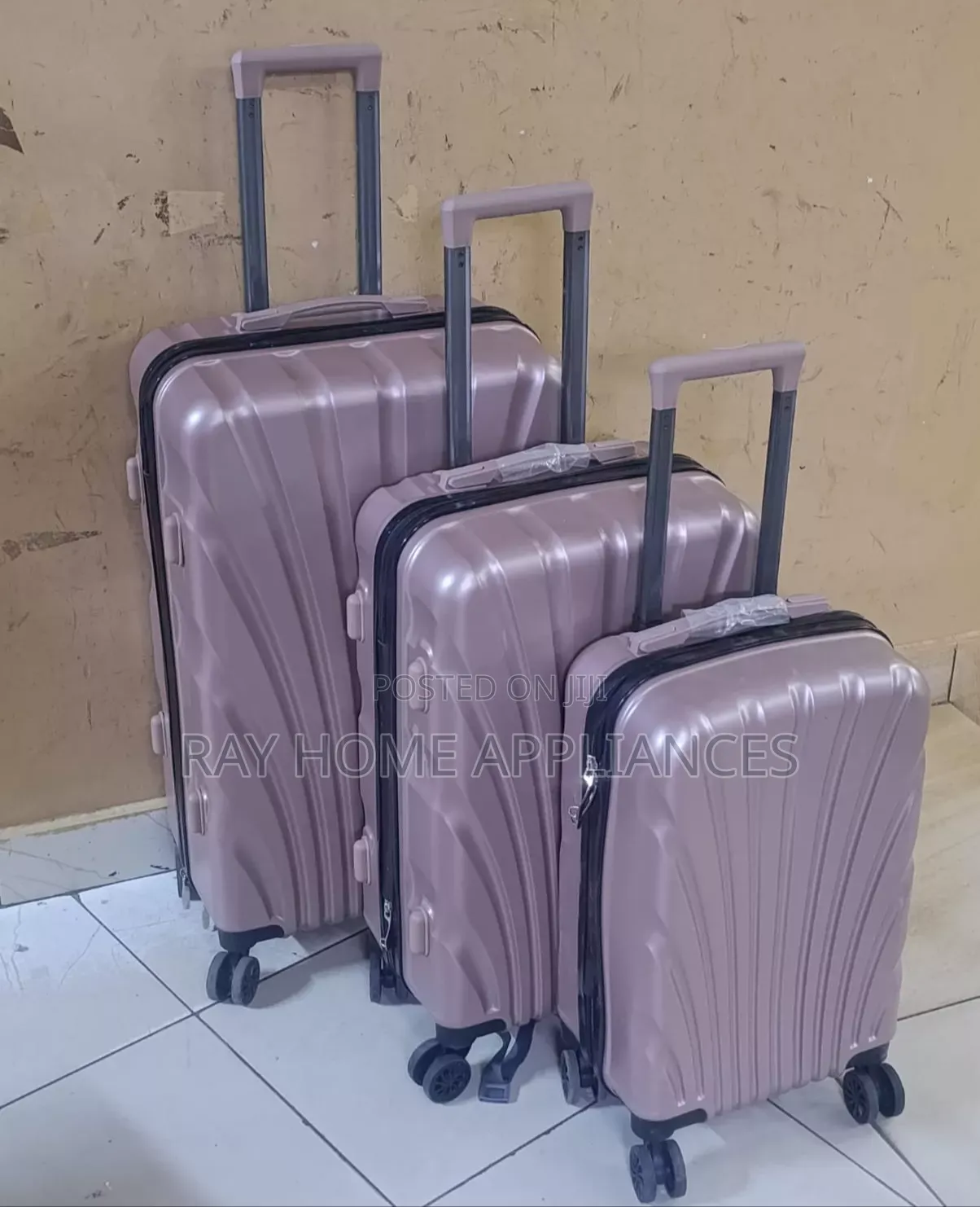 Luxurious Unbreakable Suitcase Set 3 in 1