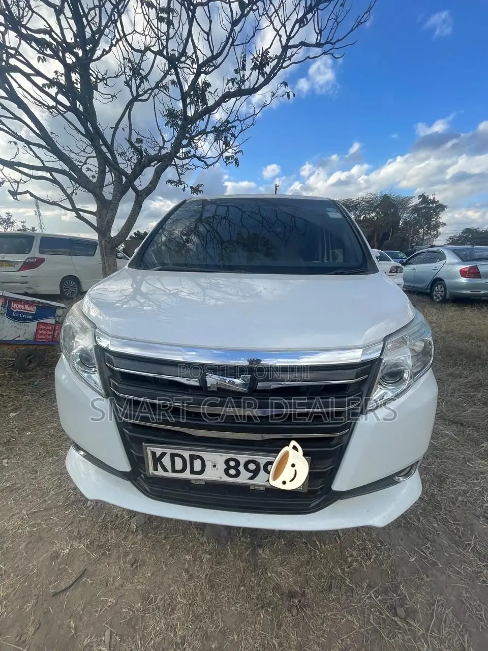 Toyota Noah 2014 White