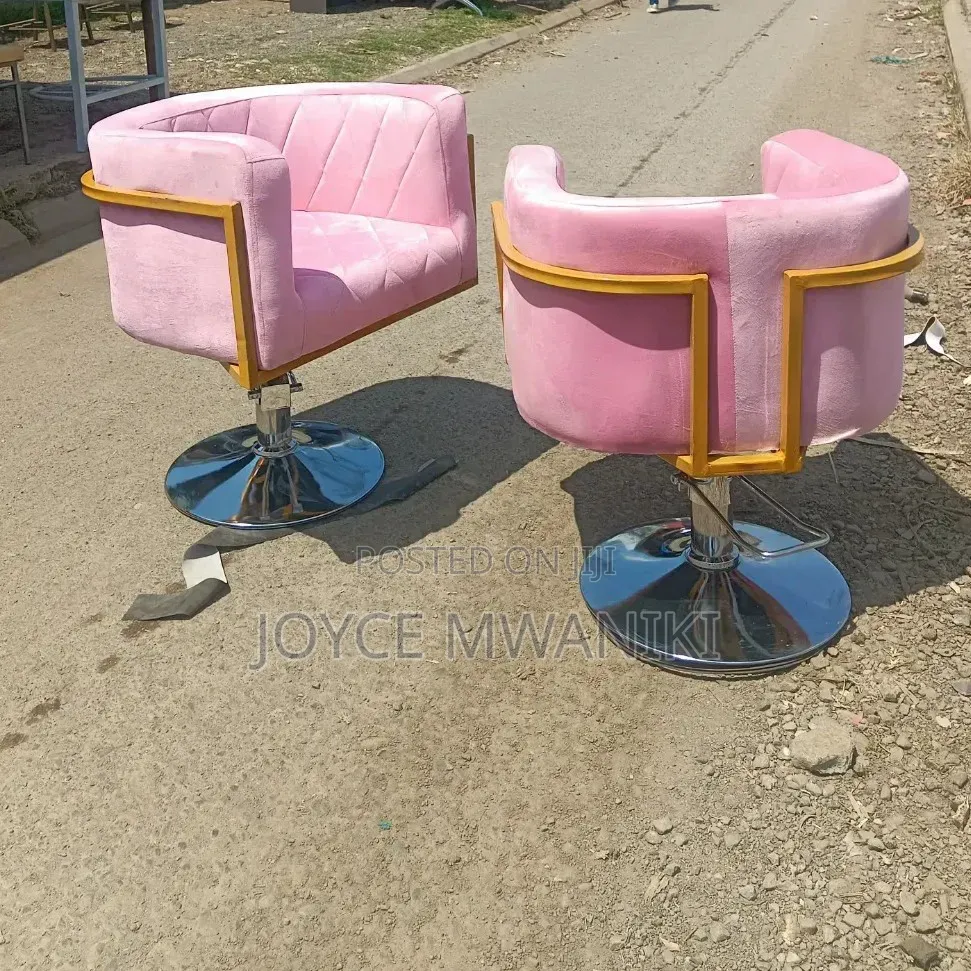 Modern Salon Chair With Hydraulic Lift System..