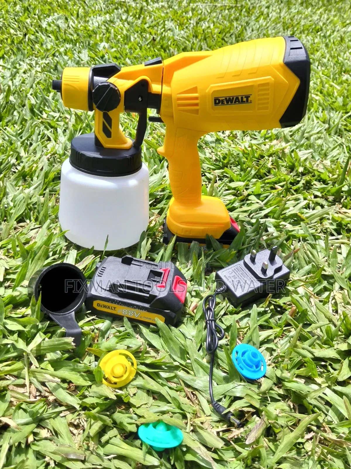 Dewalt Cordless Spray Gun Machine 88v 2 Battery and 3 Extra Nozzles