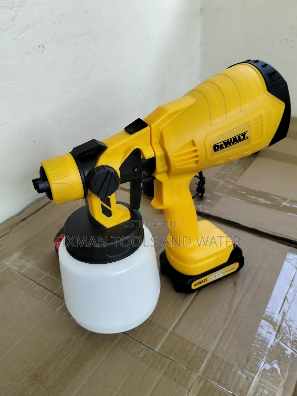 Dewalt Cordless Spray Gun Machine 88v 2 Battery and 3 Extra Nozzles